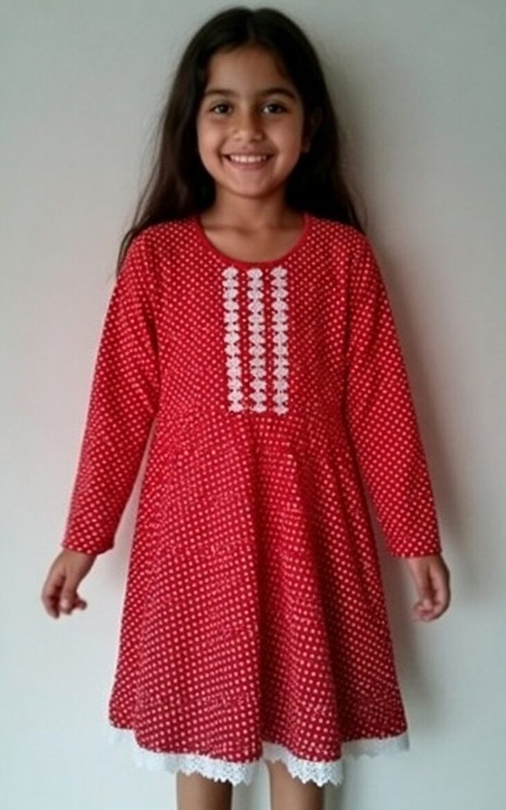 Kleita ar garām piedurknēm